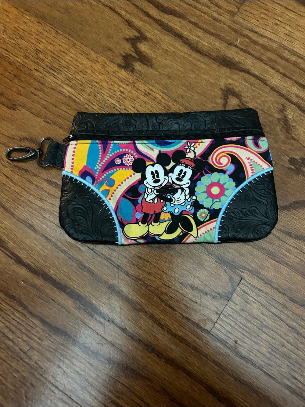 Source Unknown Black Multicolor Mickey & Minnie Wristlet Clutch
